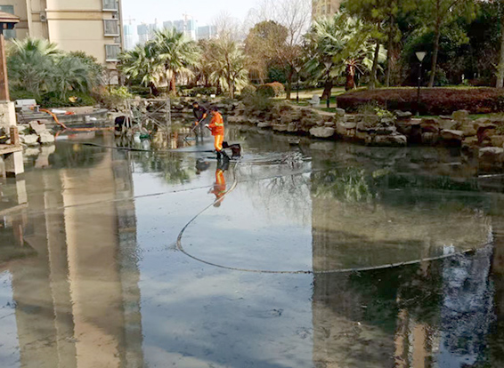 独山景观池淤泥清理