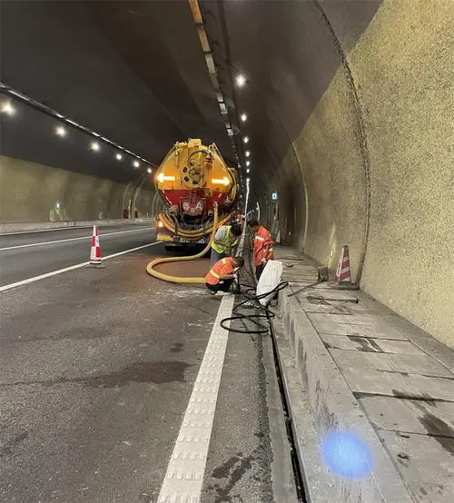 独山隧道排水渠清淤